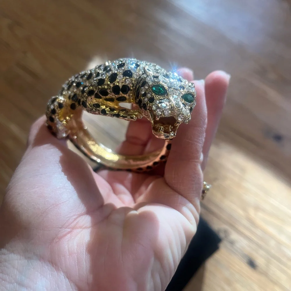 NWT Natasha Leopard Goldtone Bracelet Clamper - Heavy! - Picture 3 of 12